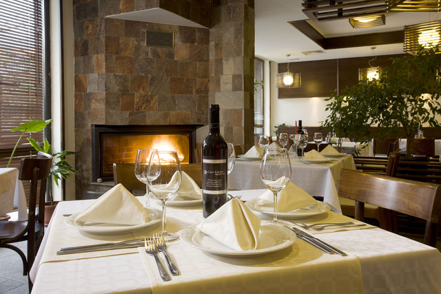 Casa Karina - Food and dining